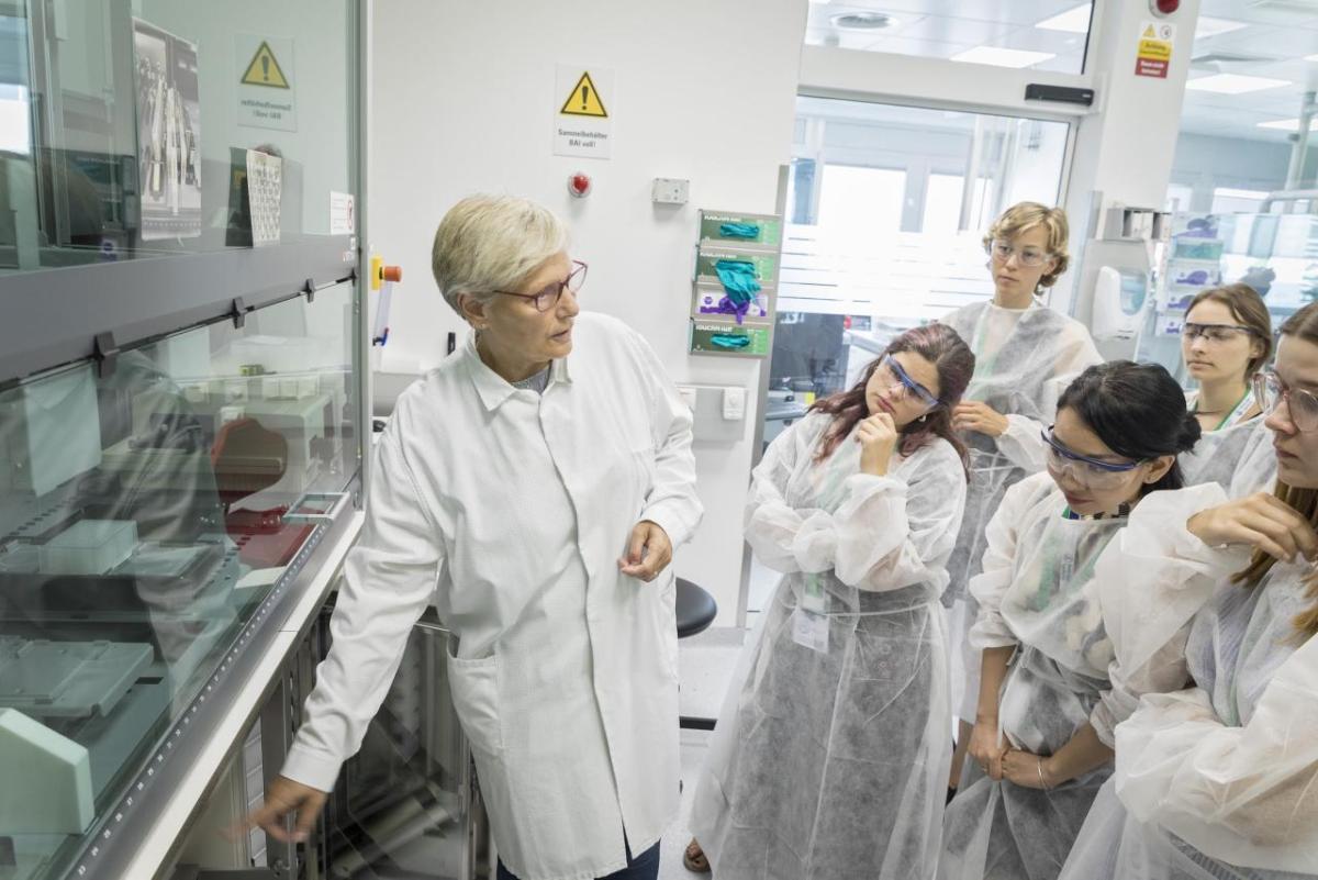 Female founders laboratory tour