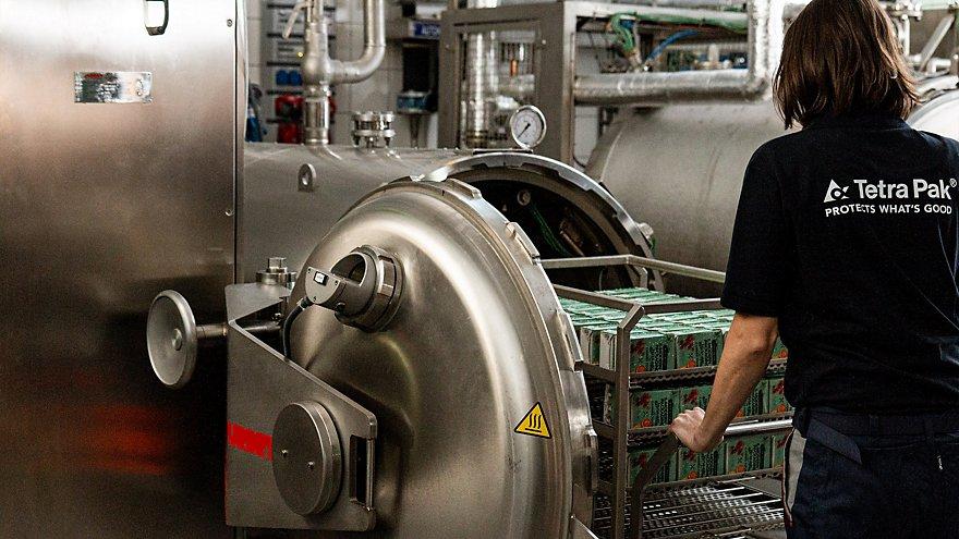 A Tetra Pak employee at work