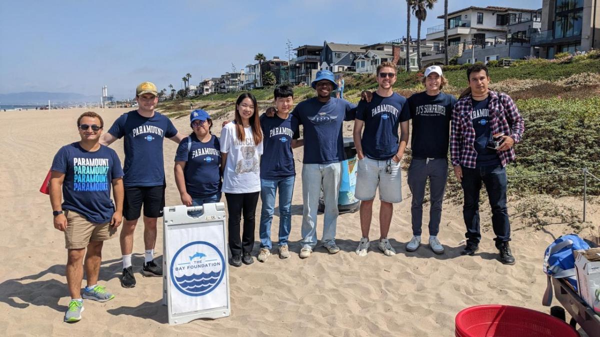 line of volunteers at the beach