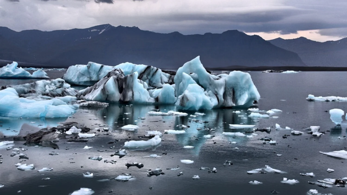 Melting icebergs