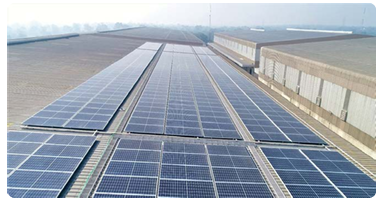 Aerial view of an expanse of solar panels.