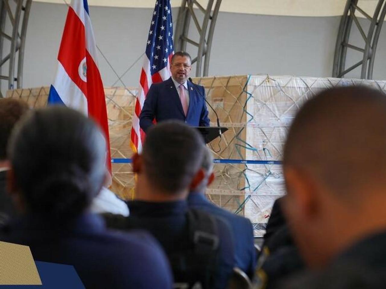 Costa Rican President Rodrigo Chaves during a media briefing in Costa Rica announcing the donation of two fixed scanners. Photo credit: Presidencia de la República @presidenciacr