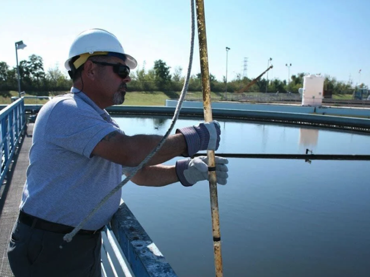 worker over water container