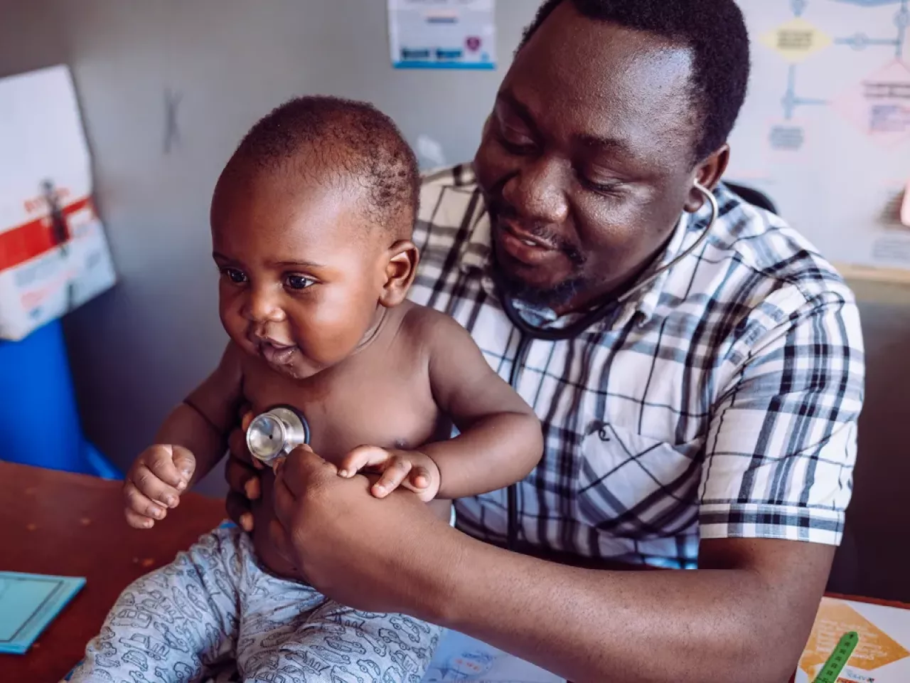 A young patient is seen at Kisenyi Health Center in Kampala, Uganda. The health center is supported by donated medical aid from Direct Relief. (Photo by David Uttley for Direct Relief)