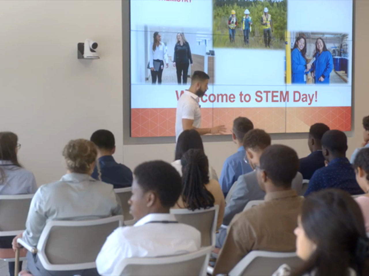 Students Gather for College STEM Day at the Chemours Discovery Hub
