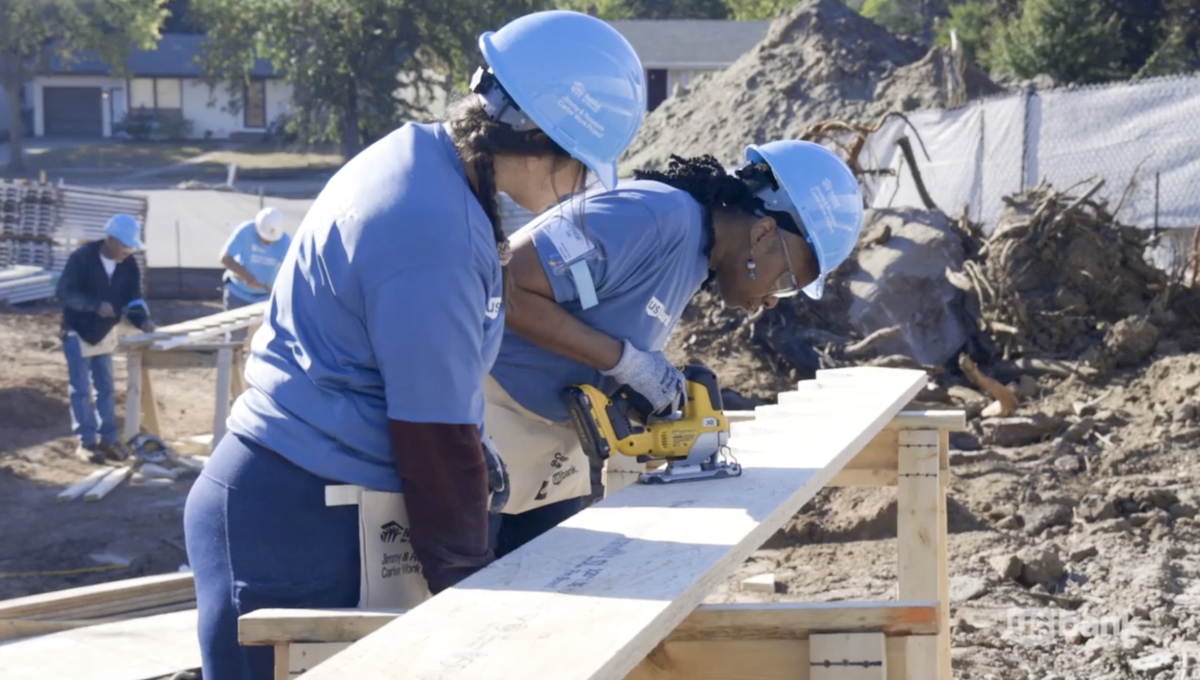 U.S. Bank volunteers working at a Habit for Humanity worksite.