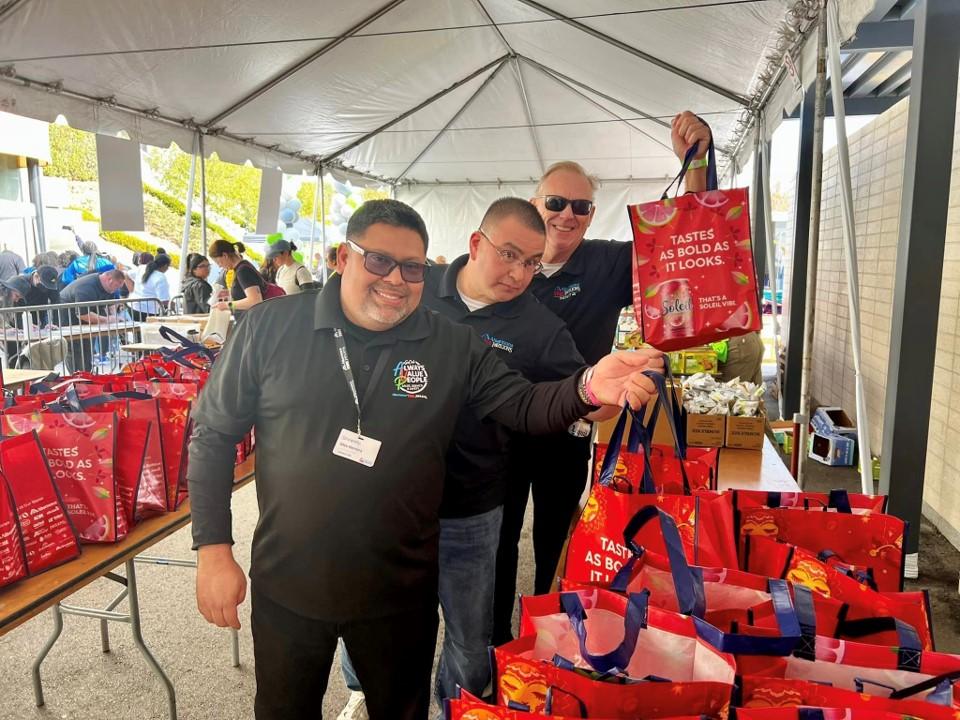 Albertsons' associates volunteering at L.A. Works' MLK Day of Service