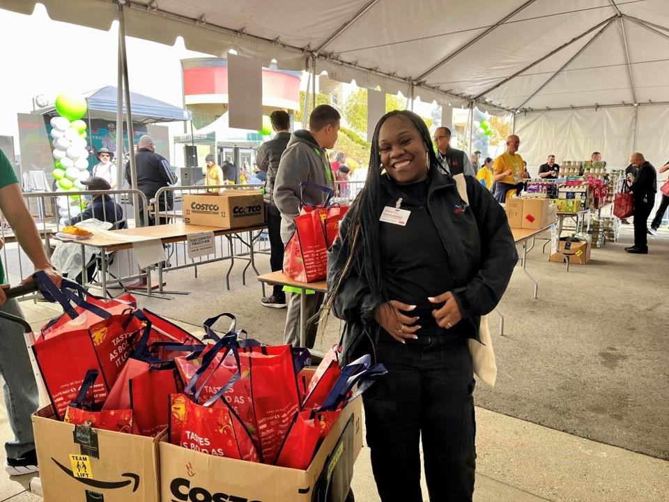 Albertsons' associates volunteering at L.A. Works' MLK Day of Service