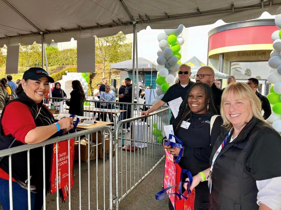 Albertsons' associates volunteering at L.A. Works' MLK Day of Service