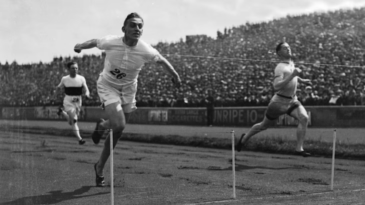 People finishing a running race in 1924