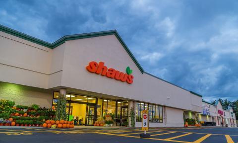 Shaw's market storefront. 