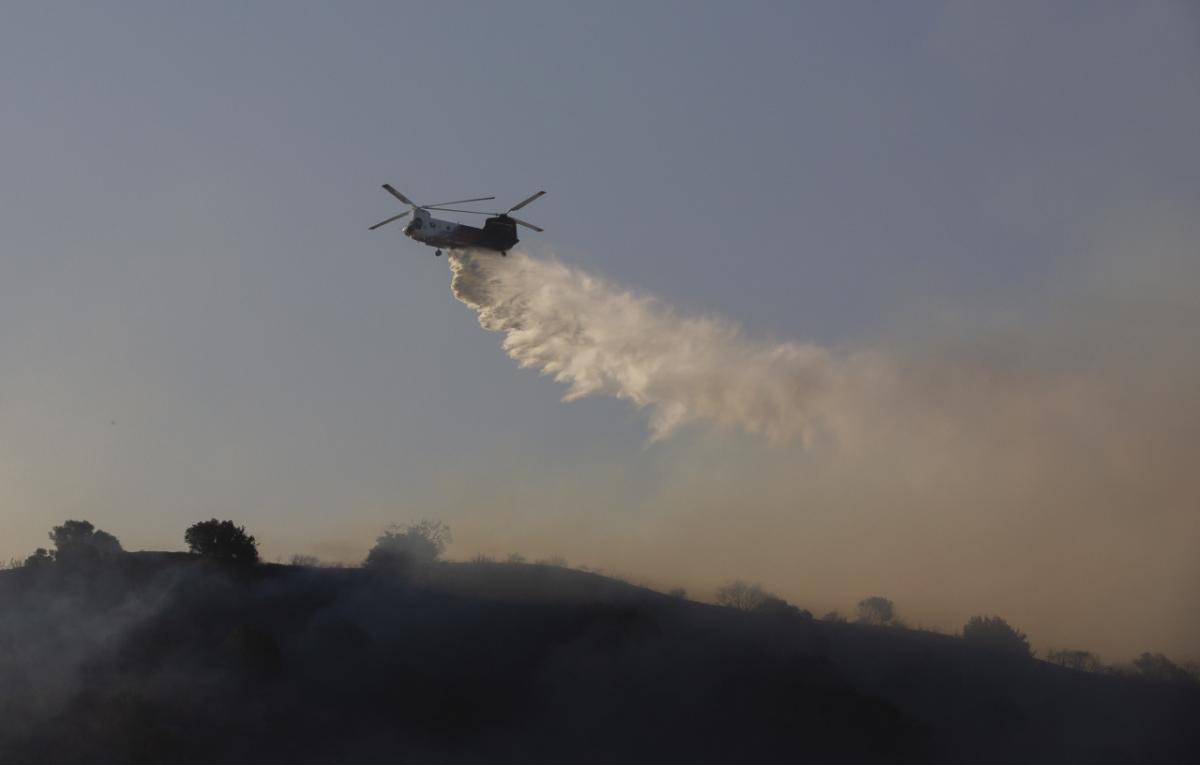 The Coulson-Unical CH-47 helitanker dropping water