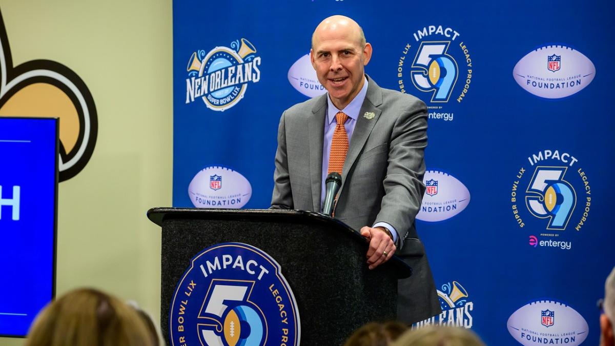 Person in a suit talking behind a podium