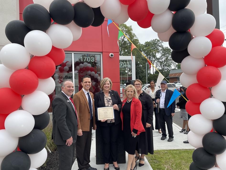 KeyBank Altamont Ave Branch opening. KeyBank team shown.