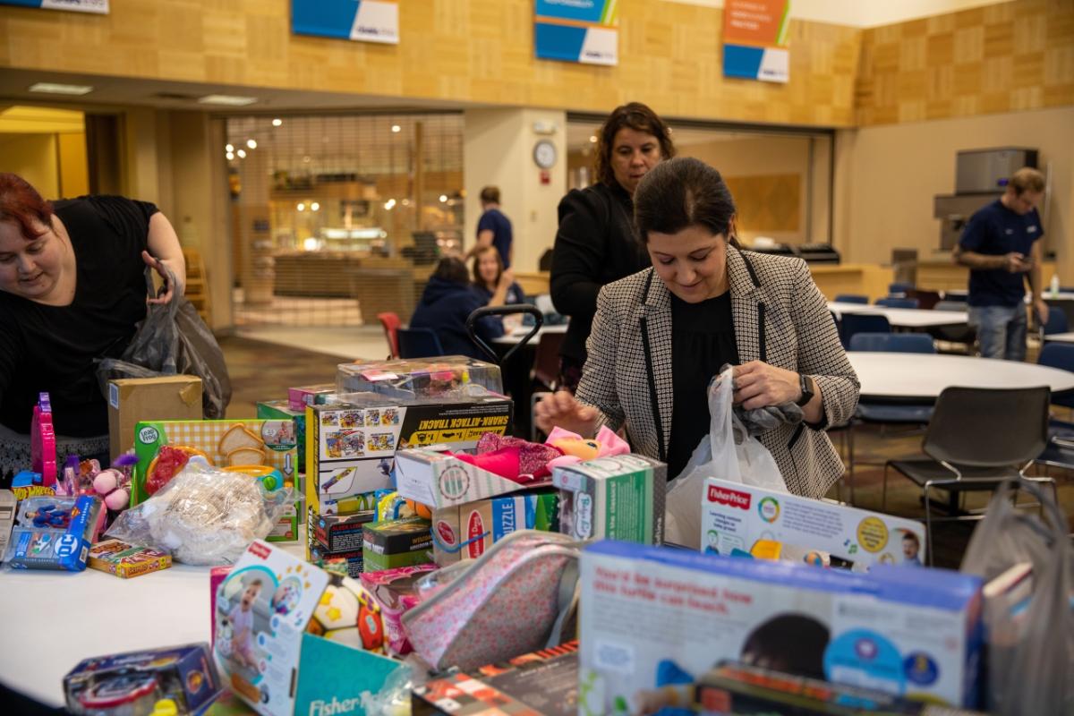 group bagging toys