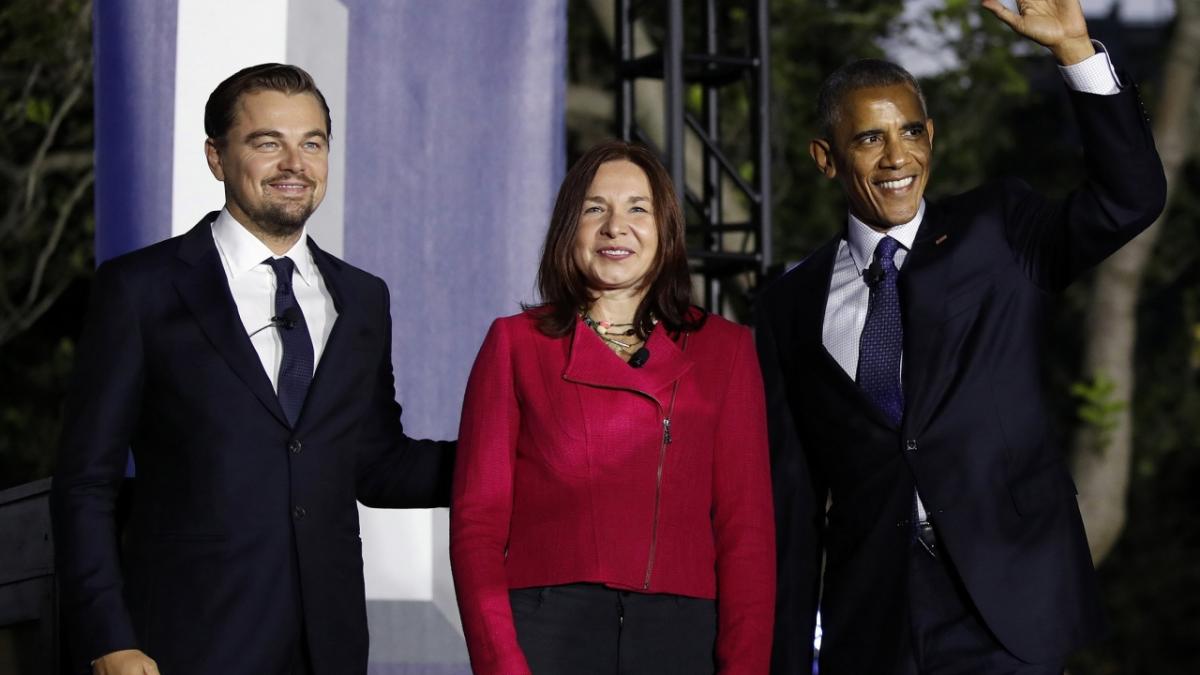 Dr. Katharine Hayhoe arrives at the White House with President Barack Obama and actor Leonardo DiCaprio to talk about climate change as part of an event in Washington, DC, on Oct. 3, 2016. Image: Carolyn Kaster/AP