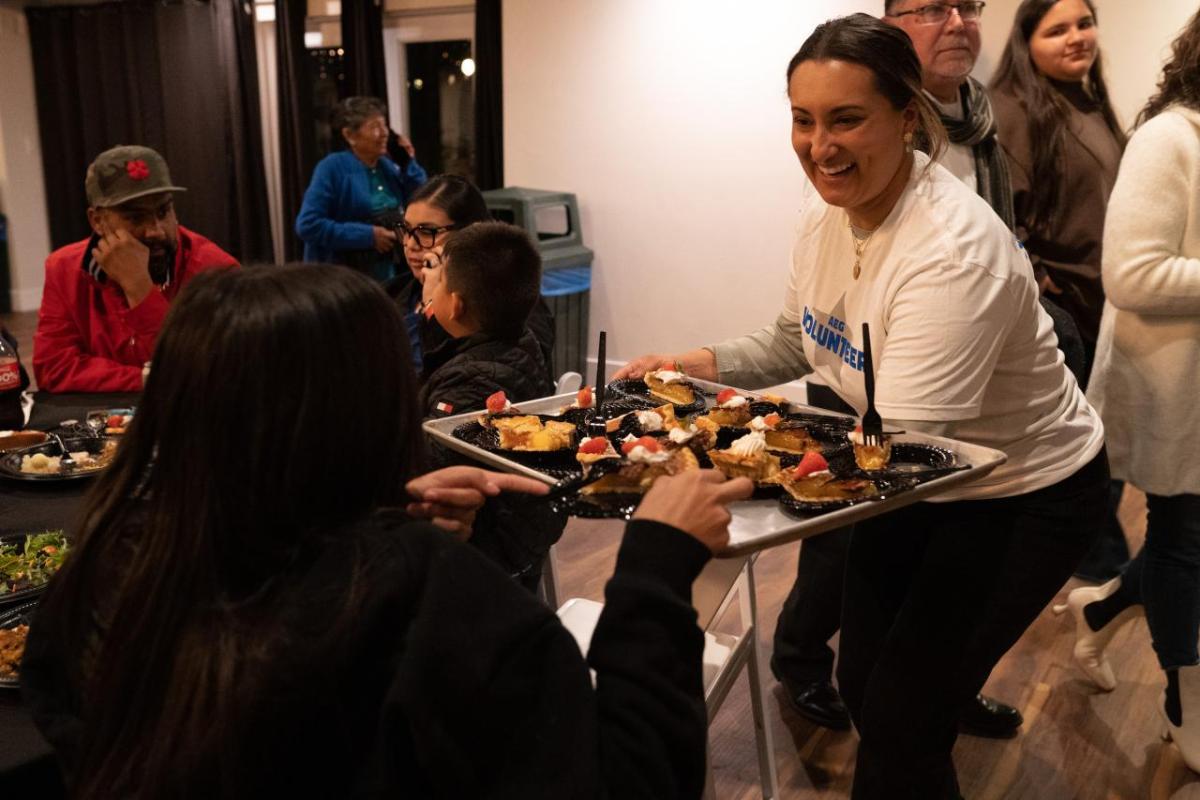 An AEG volunteer serves meals to veterans and their families at AEG's inaugural Holly Jolly Thanksgiving Dinner in Indio, CA.