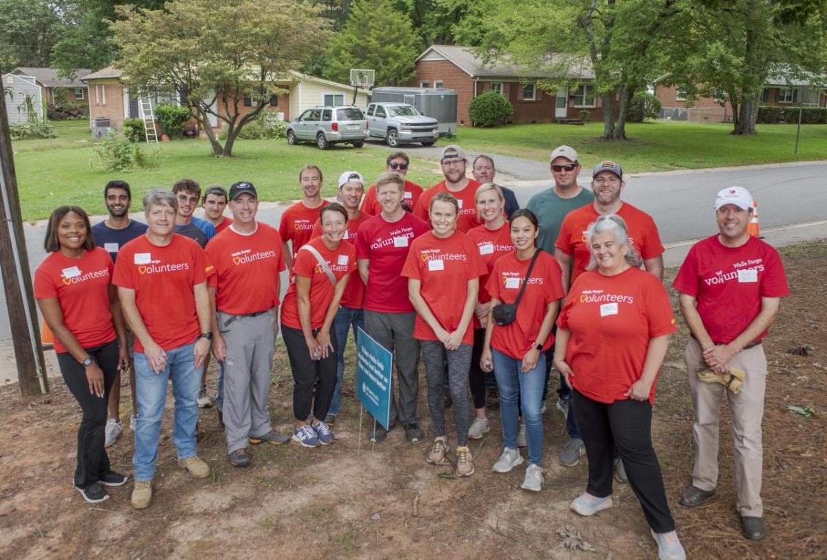 group of Wells Fargo volunteers