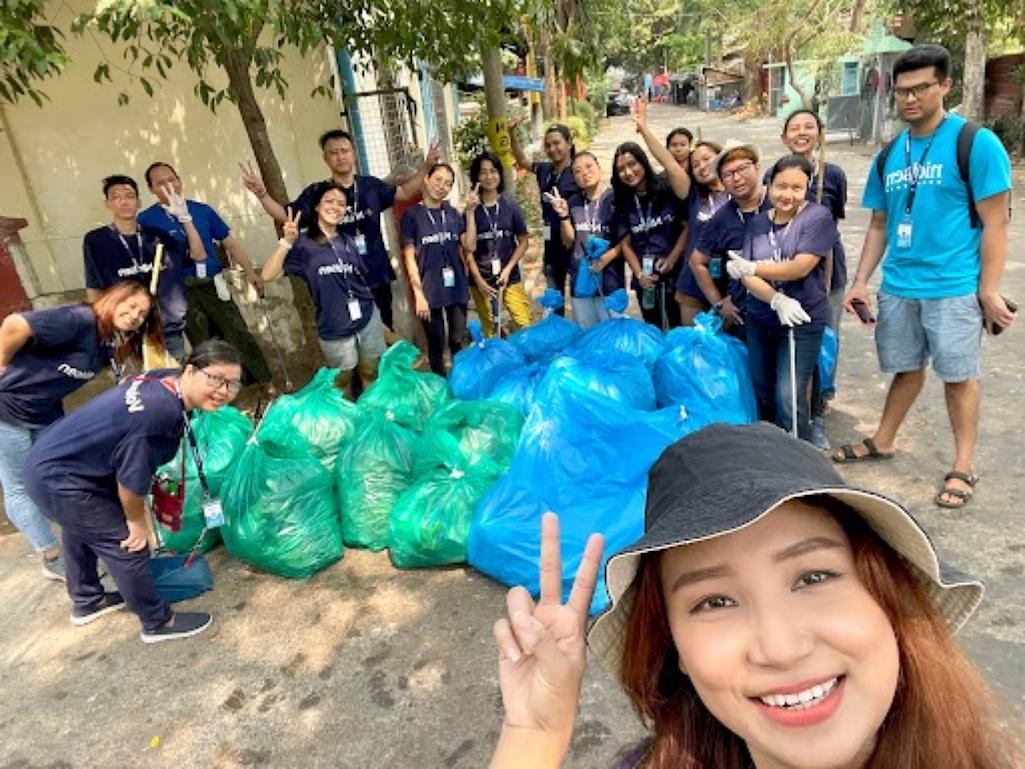 Nielsen volunteers collect trash and recycled materials.