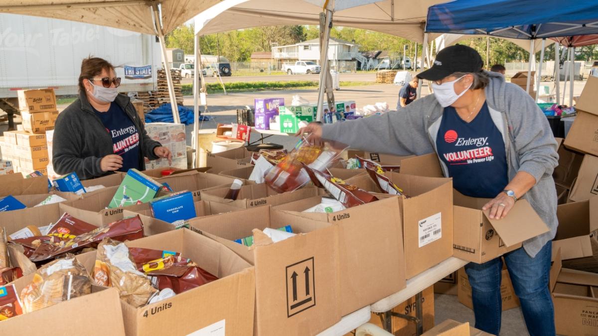 Entergy volunteers packing boxes