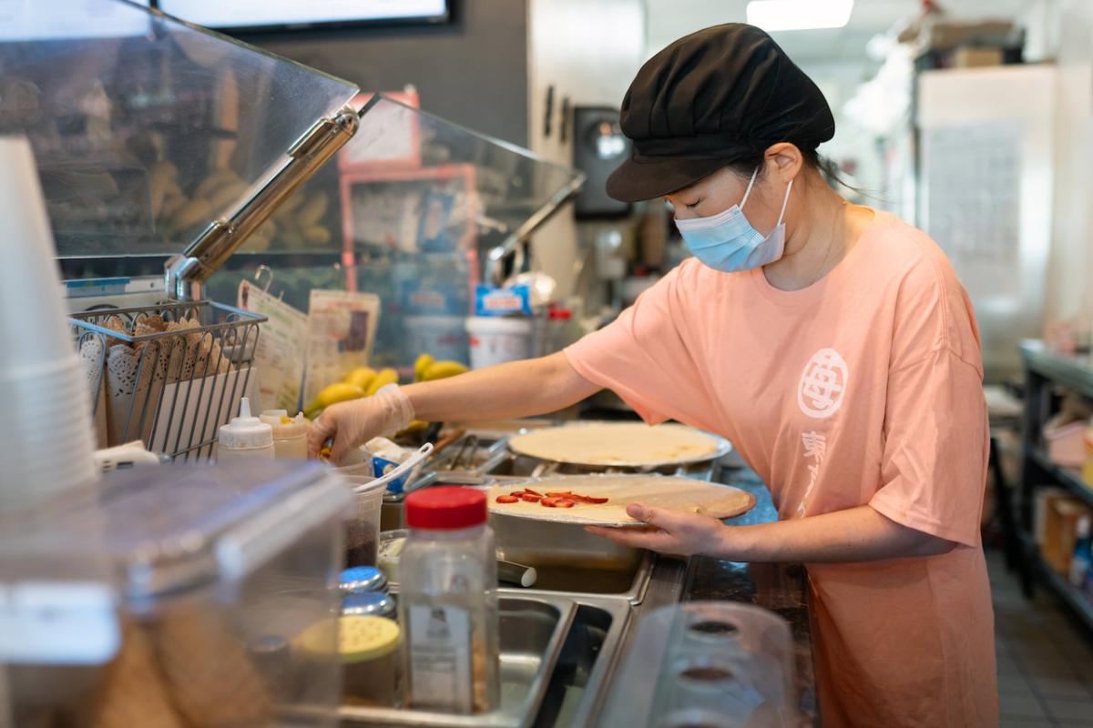 Mia Oi making a crepe.