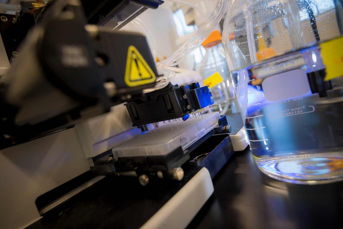 A new bulk reagent dispenser in the Illumina Lab in Scholander Hall can rapidly fill well plates with two different liquids. By increasing efficiency, this can speed up the discovery process.