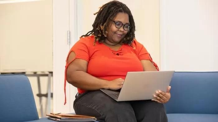 Oni Meeks using a laptop