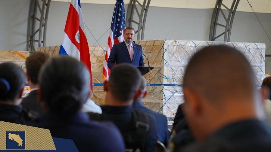 Costa Rican President Rodrigo Chaves during a media briefing in Costa Rica announcing the donation of two fixed scanners. Photo credit: Presidencia de la República @presidenciacr