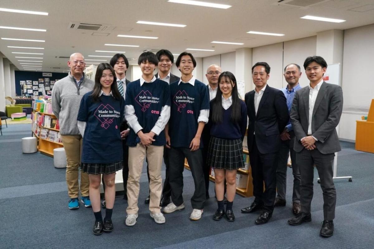 Students and mentors group photograph.