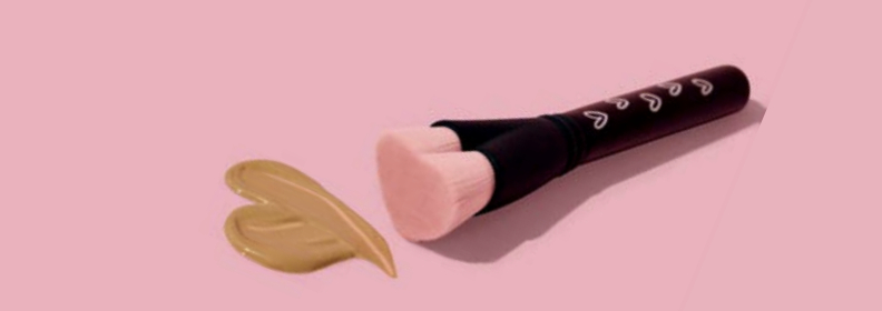 A love heart makeup brush 