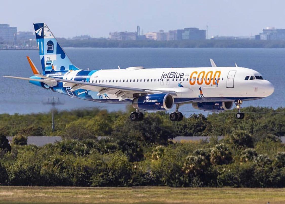 JetBlue plane landing