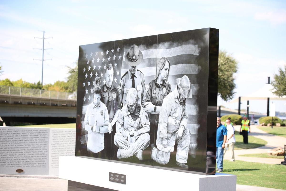 The Heroes Memorial Park Monument