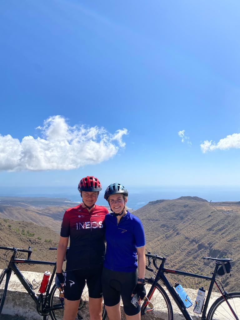 Petra Inghelbrecht and another next to bicycles, a scenic view behind them.