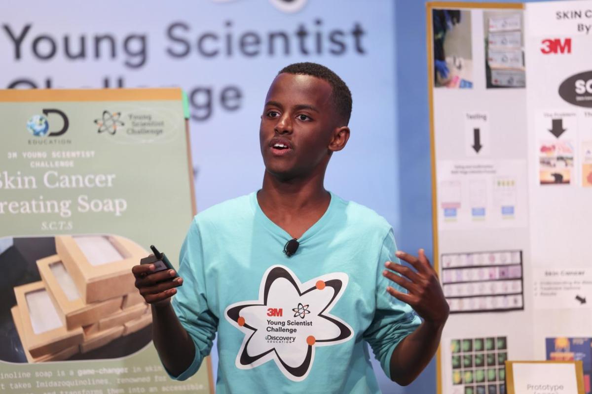 Herman Bekele, winner of the 3M 2023 Young Scientist Award.