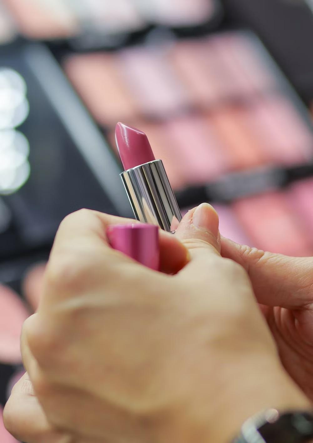 Close up of a hand holding a lipstick 