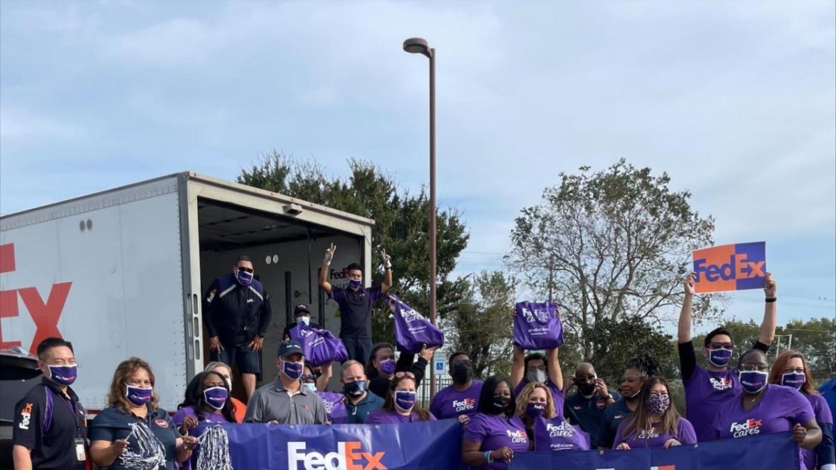 Crowd with purple tote bags