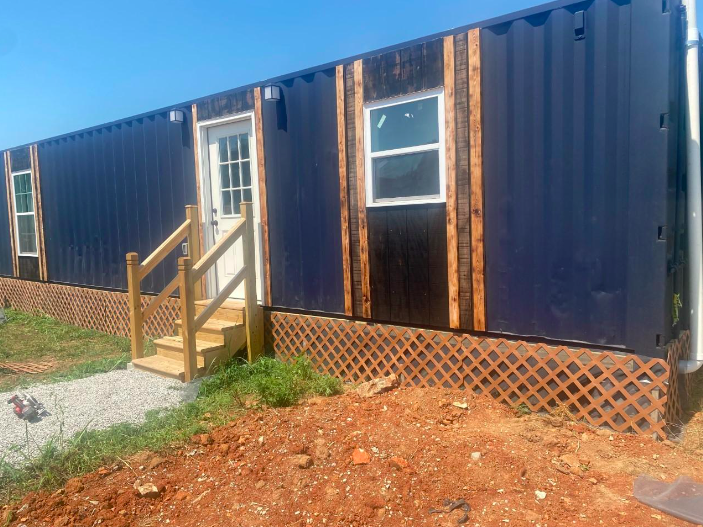 New ekō Home placed at 1169 Regis O’Connor Boulevard, Bowling Green, Kentucky. The house is blue with a small set of brown stairs in the front.