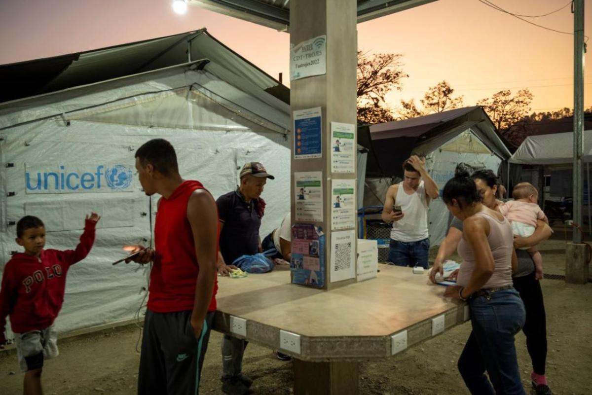 The Temporary Rest Center in Trojes, Honduras, Action Against Hunger teams connect families with lifesaving support.  / Photo by Gonzalo Höhr