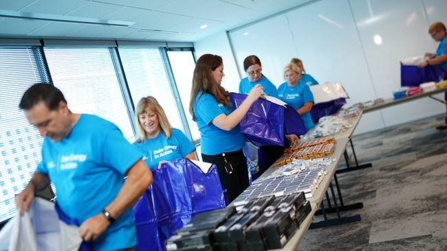 People packing blue bags