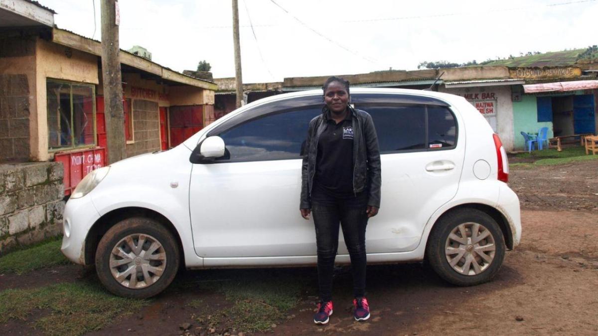 Serah Getheru has to drive up to 80 km for each famer visit on the often difficult to navigate roads of Western Kenya.